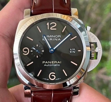 VS Factory Fake Watch Panerai Luminor PAM1116 Dark Green Dial 44mm: A Stunning Timepiece with Dynamic Color